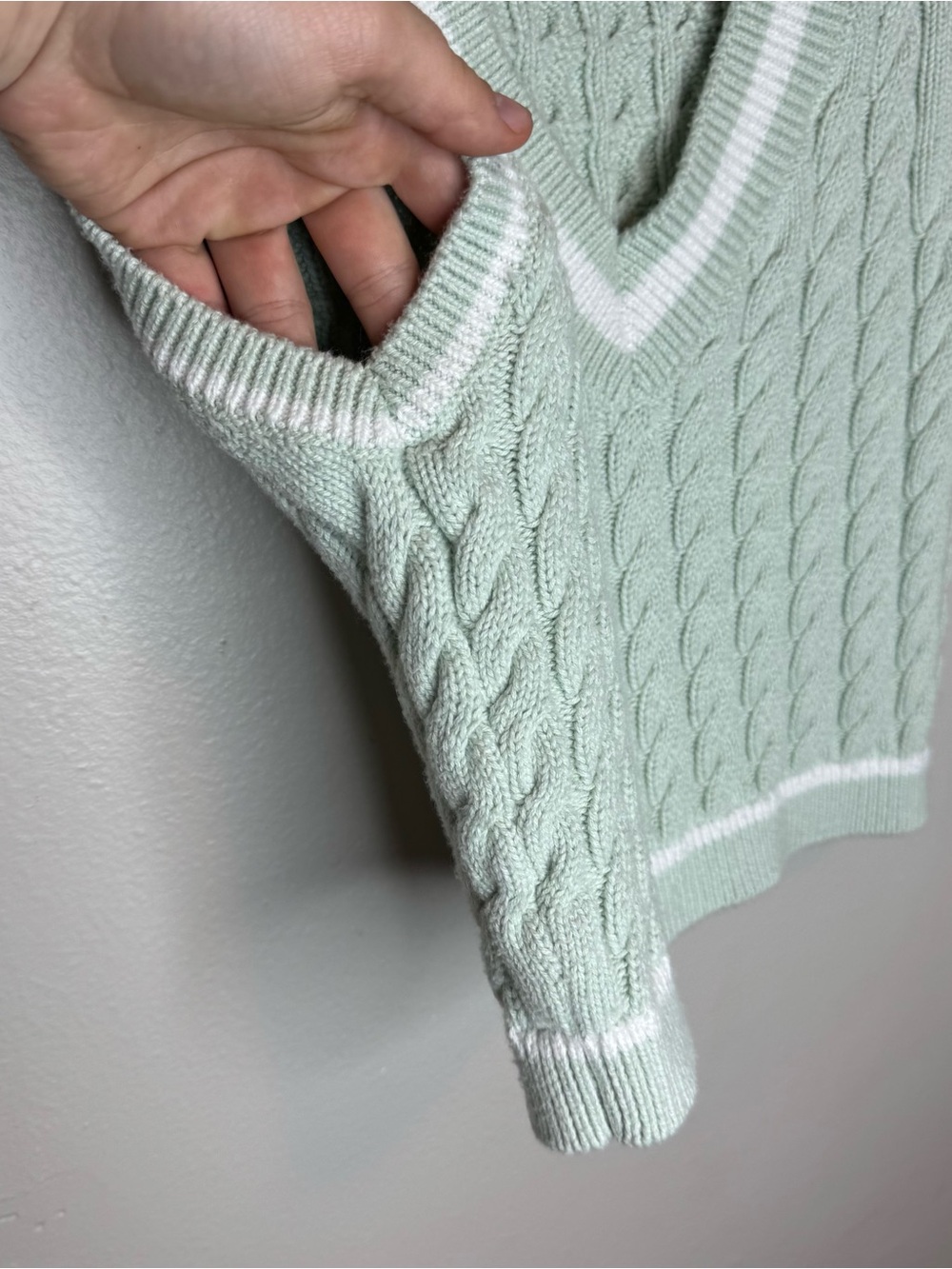 Abercrombie & Fitch Mint Green Cable Knit V-Neck Sweater Vest Cropped - Picture 3 of 6